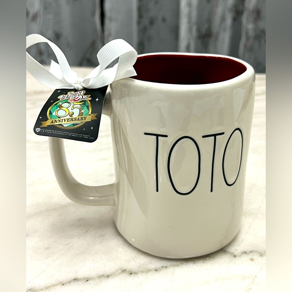 PRICE ⬇️ Rae Dunn Limited Edition Wizard of Oz double sided Toto mug